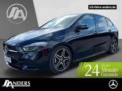 Schwarz kosmosschwarz Gebraucht 2023 Mercedes B180 AMG Van / Kleinbus | 32.450 € (Etwas zu teuer)