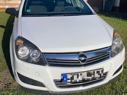 Weiß Gebraucht 2009 Opel Astra Edition Limousine | 1.999 € (Fairer Preis)
