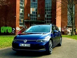 Blau Gebraucht 2021 VW Golf VIII Style Kombi | 23.000 € (Guter Preis)