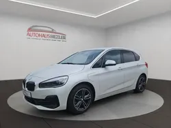 Weiss Gebraucht 2019 BMW 225 Active Tourer Sport Line Van / Kleinbus | 16.990 € (Guter Preis)