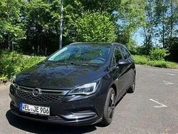 Schwarz Gebraucht 2016 Opel Astra Edition Kombi | 9.700 € (Guter Preis)