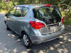 Grau Gebraucht 2012 Opel Meriva Van / Kleinbus | 10.000 €