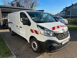 Weiß Gebraucht 2018 Renault Trafic Komfort Van / Kleinbus | 15.790 € (Etwas zu teuer)
