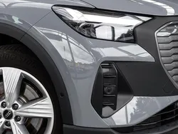 Grau Gebraucht 2023 Audi Q4 e-tron Ambiente SUV | 36.640 € (Etwas zu teuer)