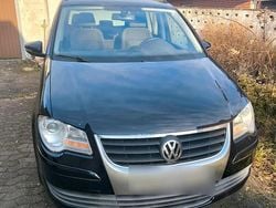 Schwarz Gebraucht 2010 VW Touran Van / Kleinbus | 3.400 € (Superpreis)