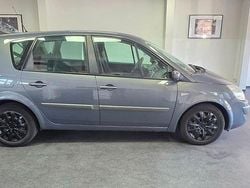 Grau Gebraucht 2006 Renault Scénic II Dynamique Van / Kleinbus | 1.490 € (Fairer Preis)