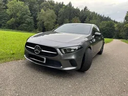 Grau Gebraucht 2020 Mercedes A200 Kleinwagen | 22.500 € (Fairer Preis)