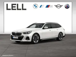 Weiß Gebraucht 2024 BMW 520 M Sport Kombi | 53.850 € (Superpreis)