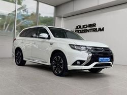 Weiß Gebraucht 2016 Mitsubishi Outlander P-HEV Plus SUV | 14.490 € (Guter Preis)