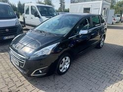 Schwarz Gebraucht 2016 Peugeot 5008 Business-Line Van / Kleinbus | 7.999 € (Fairer Preis)