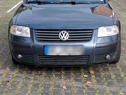 Grau Gebraucht 2002 VW Passat Limousine | 1.500 € (Fairer Preis)