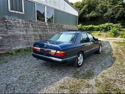 Blau Gebraucht 1990 Mercedes E260 Limousine | 5.950 €