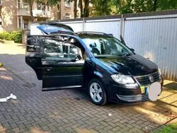 Schwarz Gebraucht 2007 VW Touran Van / Kleinbus | 4.900 € (Fairer Preis)
