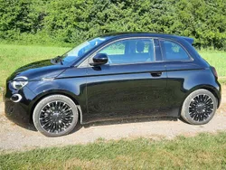 Schwarz Gebraucht 2022 Fiat 500e Icon Kleinwagen | 20.500 € (Fairer Preis)