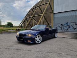 Blau Gebraucht 1995 BMW 320 Cabriolet M Sport Cabrio | 7.450 €