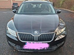 Schwarz Gebraucht 2016 Skoda Superb Kombi | 12.000 € (Fairer Preis)