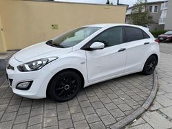 Weiß Gebraucht 2013 Hyundai i30 Classic Limousine | 6.990 € (Fairer Preis)