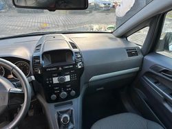 Weiß Gebraucht 2013 Opel Zafira Limousine | 3.650 €