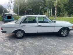 Weiß Gebraucht 1982 Mercedes 200 Limousine | 7.100 €