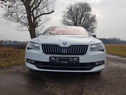 Weiß Gebraucht 2017 Skoda Superb LAURIN & KLEMENT Kombi | 22.850 € (Etwas zu teuer)