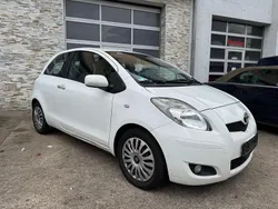 Weiß Gebraucht 2010 Toyota Yaris Cool Limousine | 2.900 € (Superpreis)