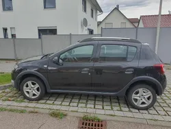 Schwarz Gebraucht 2015 Dacia Sandero Prestige Kleinwagen | 6.490 €