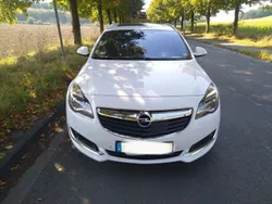Weiß Gebraucht 2016 Opel Insignia Sport Kombi | 11.500 € (Etwas zu teuer)