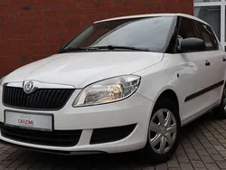 Weiß Gebraucht 2011 Skoda Fabia Cool Edition Kleinwagen | 4.990 € (Fairer Preis)