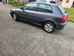 Grau Gebraucht 2000 Audi A3 Attraction Limousine | 1.000 € (Superpreis)