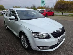 Laserweiss Gebraucht 2016 Skoda Octavia Style Limousine | 10.990 € (Fairer Preis)