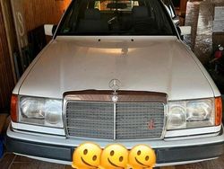 Weiß Gebraucht 1991 Mercedes E230 Kombi | 2.250 €