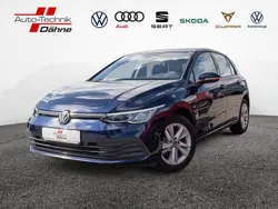Blau / atlantik blue (metallic) Gebraucht 2021 VW Golf VIII Life Limousine | 18.880 € (Fairer Preis)