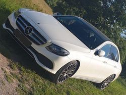Weiß Gebraucht 2017 Mercedes E220 Avantgarde Limousine | 27.700 € (Etwas zu teuer)