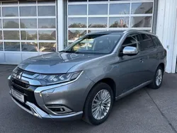 Grau Gebraucht 2020 Mitsubishi Outlander P-HEV Plus SUV | 24.990 € (Fairer Preis)