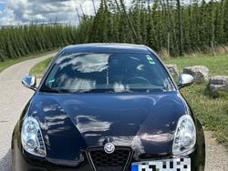 Weiß Gebraucht 2011 Alfa Romeo Giulietta Kleinwagen | 7.899 € (Etwas zu teuer)