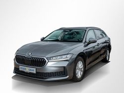Graphitegrau Gebraucht 2025 Skoda Superb Essence Kombi | 31.740 €