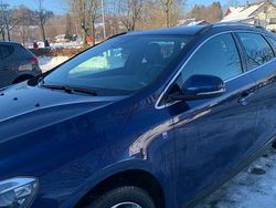 Blau Gebraucht 2015 Volvo V40 Ocean Race SUV | 11.950 € (Etwas zu teuer)
