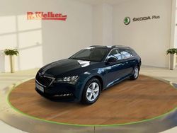 Lavablau metallic Gebraucht 2024 Skoda Superb Comfort Kombi | 43.400 €