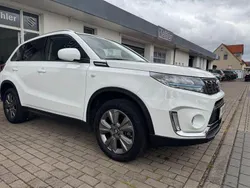 Weiß Gebraucht 2023 Suzuki Vitara Comfort SUV | 21.699 € (Fairer Preis)
