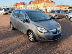 Braun Gebraucht 2010 Opel Meriva Innovation Van / Kleinbus | 1.499 € (Superpreis)