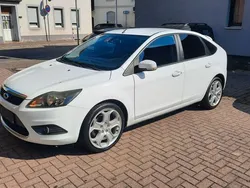 Weiß Gebraucht 2009 Ford Focus Titanium Limousine | 5.200 € (Teuer)