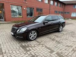 Braun Gebraucht 2010 Mercedes E200 Avantgarde Kombi | 5.900 € (Guter Preis)