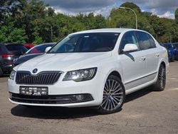 Weiß Gebraucht 2015 Skoda Superb LAURIN & KLEMENT Limousine | 14.990 € (Superpreis)