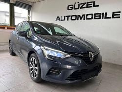 Grau Gebraucht 2020 Renault Clio V Intens Limousine | 14.980 € (Etwas zu teuer)