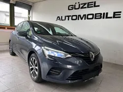 Grau Gebraucht 2020 Renault Clio V Intens Limousine | 14.980 € (Etwas zu teuer)