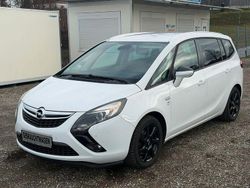 Weiß Gebraucht 2015 Opel Zafira Tourer drive Van / Kleinbus | 5.499 € (Guter Preis)