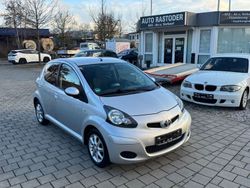 Silber Gebraucht 2011 Toyota Aygo Kleinwagen | 6.590 € (Teuer)