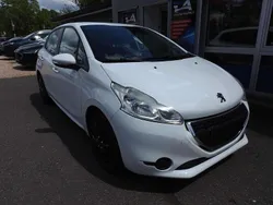Weiß Gebraucht 2013 Peugeot 208 Active Kleinwagen | 4.990 € (Fairer Preis)