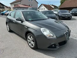Grün Gebraucht 2010 Alfa Romeo Giulietta Premium Kleinwagen | 3.990 € (Superpreis)