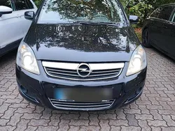Schwarz Gebraucht 2011 Opel Zafira Van / Kleinbus | 3.450 €